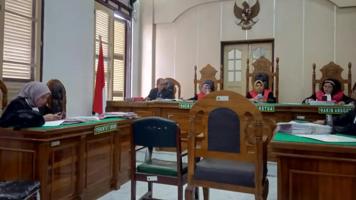 NELAYAN: Majelis hakim membacakan putusan terhadap dua nelayan kurir kokain di PN Medan, Rabu (20/5/2026) petang. (Dok: Gusman/Sumut Pos)
