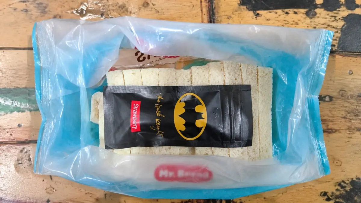 ROTI: Barang bukti vape mengandung narkoba dalam roti tawar yang diamankan petugas. (Dok. Polrestabes Medan)
