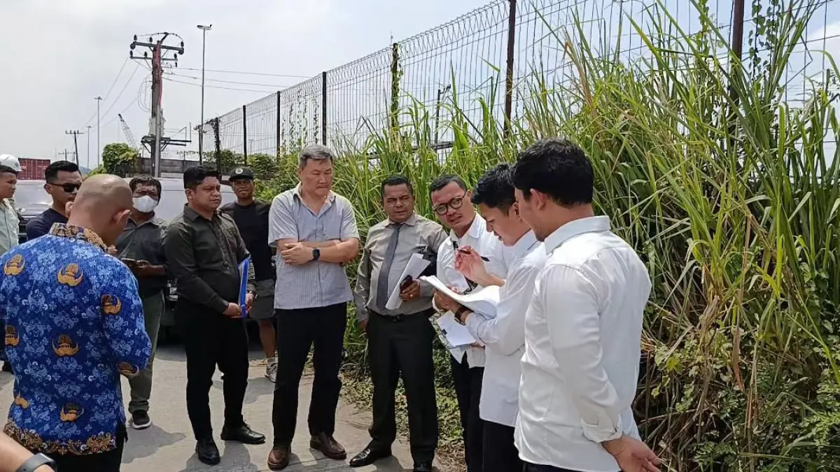  TINJAU: Irawan Rusli Pemilik PT MJB Hadiri Tinjau Lapangan BPN Kota Medan terkait pembatalan SHM 869 miliknya. (Dokumentasi Irawan Rusli