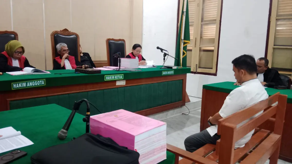 PERLAWANAN: Mantan Kadisdik Langkat, Saiful Abdi menjalani sidang perlawanan kasus dugaan korupsi Smartboad di Pengadilan Tipikor Medan, Jumat (22/5/2026). (Dok: Gusman/Sumut Pos)