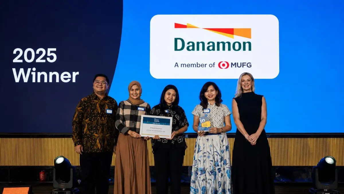 PT Bank Danamon Indonesia Tbk (Danamon) kembali meraih penghargaan di ajang LinkedIn Talent Awards Indonesia 2025 pada (7/5) di Jakarta. Tahun ini, Danamon meraihkategori “AI Pioneer – Best Talent Acquisition Team”. (foto : Danamon)