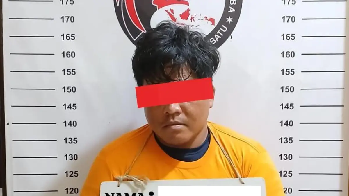 Tersangka Putra Bilah Barat ditangkap polisi di jalan Surau Rantauprapat (Fajar/Sumut Pos)