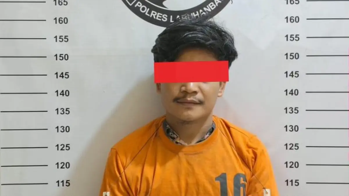 Tersangka Ucok ketamgkap menyimpan sabu yang dibeli dari Amin. (Fajar/Sumut Pos)