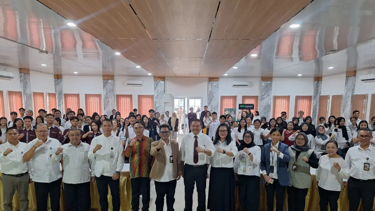 Universitas Sari Mutiara Indonesia (USM Indonesia) bersama PT Pegadaian dan Coca-Cola Europacific Partners (CCEP) Indonesia menggelar seminar inspiratif untuk mendorong peran aktif generasi muda dalam pelestarian lingkungan dan penguatan ekonomi hijau. (foto : CCEP Indonesia)&nbsp;