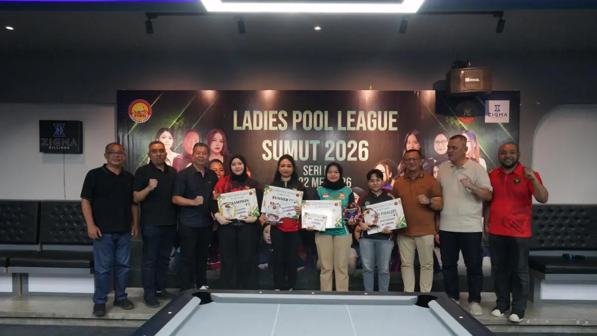 JUARA: Owner Team 76 Harimau Sumatera Hidayat Batubara bersama para juara Seri II Ladies Pool League Sumut Tahun 2026. (Dok Panitia)