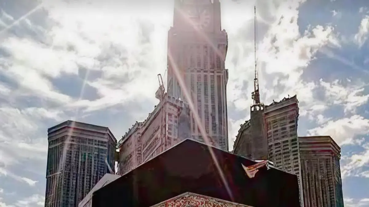 Fenomena astronomi langka diprediksi akan terjadi bertepatan dengan Hari Arafah 2026.(Instagram @cretivox)
