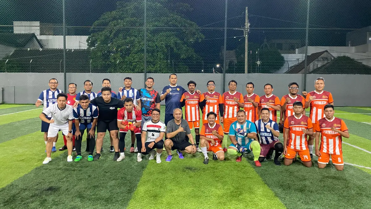 MINI SOCCER: Kejari Medan dan Forwakum menggelar pertandingan mini soccer pekuat sinergi kejaksaan dan wartawan, Senin (25/5/2026) malam. (Dok: Gusman/Sumut Pos)
