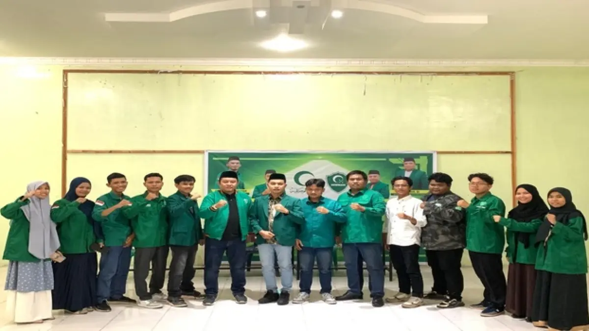 Ketua terpilih PC HIMMAH Kota Tebingtinggi periode 2026–2028, Sandi Pratama, berfoto bersama kader dan pengurus usai pelaksanaan Konferensi Cabang (Konfercab) Ke-V HIMMAH Kota Tebingtinggi di Aula PD Al Washliyah Tebingtinggi, Senin malam (25/5/2026) , (Azan Purba / Sumut Pos)

&nbsp;