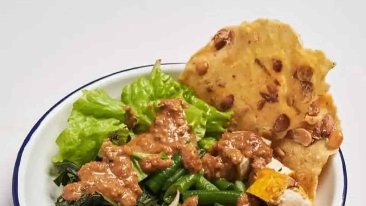 Pecel khas Jawa Timur berhasil masuk peringkat 7 salad terbaik dunia versi Taste Atlas 2026. (Instagram @sajian_rasaa)