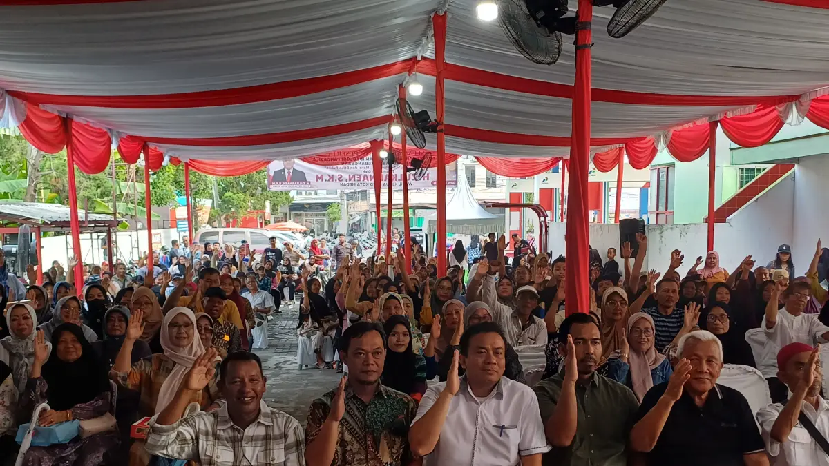 IDEOLOGI: Wakil Ketua DPRD Kota Medan, H. Zulkarnaen S.K.M saat menggelar kegiatan Pembinaan Ideologi Pancasila dan Wawasan Kebangsaan di Jalan Denai, Kelurahan Tegal Sari Mandala II, Medan Denai, Sabtu (30/5/2026) sore. (Dok: Markus Pasaribu/Sumut Pos) 
