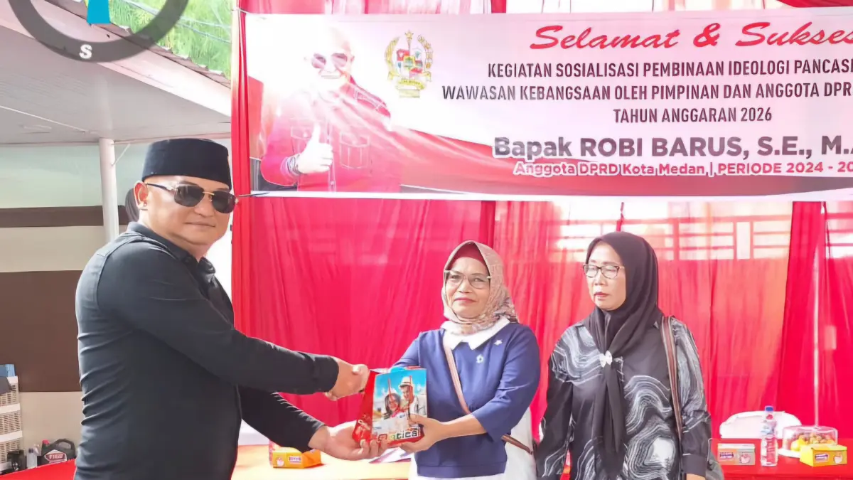 PANCASILA: Ketua Fraksi PDI-P DPRD Medan, Robi Barus saat menggelar Pembinaan Ideologi Pancasila dan Wawasan kebangsaan di Jalan Laboratorium, Kelurahan Kesawan, Medan Barat, Sabtu (30/5/2026) sore. (Dok: Tim Robi Barus)
