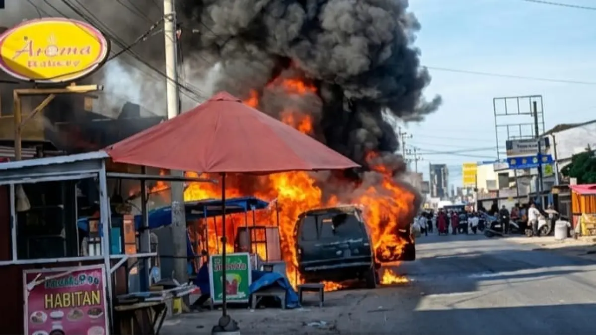 Kebakaran Pertamini, di lingkungan 1 Gunung tua, diduga akibat puntung rokok. (Mitra Harahap/Sumut Pos)