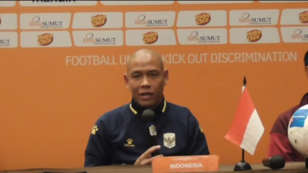 Pelatih Kepala Timnas Indonesia U 19, Nova Arianto.(Dok : Ihsan Syahreza/ Sumut Pos)