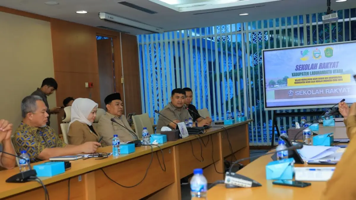 Bupati Labura Perjuangkan Pembangunan Sekolah Rakyat di DPRD Sumut.  ( Diskominfo Labura/Sumut Pos )