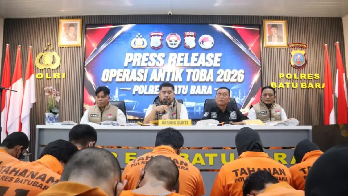 Kapolres Batubara AKBP Doly Nelson H.H Nainggolan, S.H., M.H diwakili Kasat Resnarkoba Polres Batu Bara AKP Arifin Purba, S.H.,   didampingi  Kasi Humas Polres Batu Bara AKP P. Tamba, Kanit I Satresnarkoba IPDA Juber Simanjuntak, S.H, Kanit II Satresnarkoba IPDA Junaidi Purba.saat siaran pers pelaksanaan Operasi Antik Toba 2026  di Aula Sarja Arya Racana Polres Batu Bara, Rabu (03/06/2026). (Liberti H Haloho/Sumut Pos)