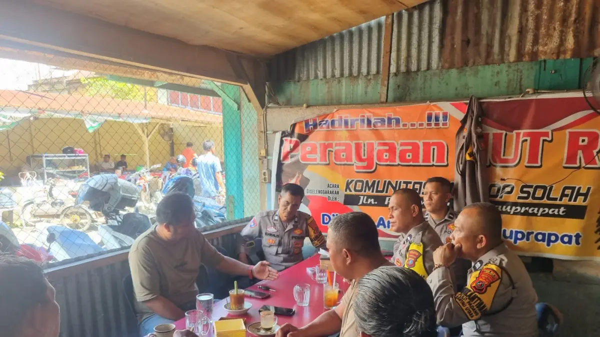Anggota DPRD Labuhanbatu,Tomy menggelar kordinasi dengan sejumlah Bhabinkamtibmas Polres Labuhanbatu dalam menyikapi kelangkaan gas elpiji 3 kg (fajar)