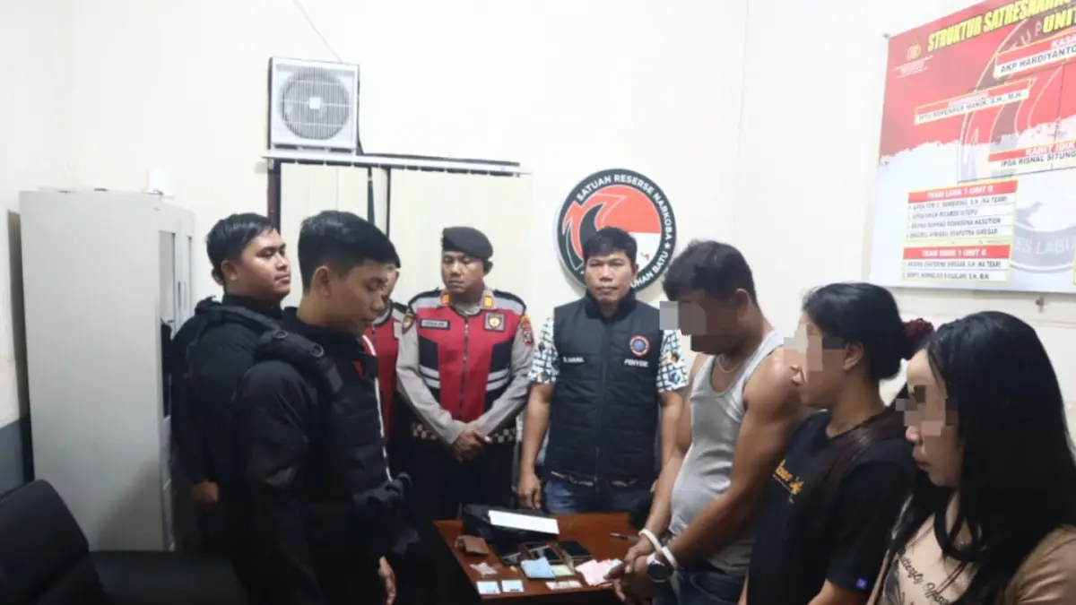 Dua wanita dan seorang pria diamankan polisi atas  dugaan penyalahgunaan narkotika. (Fajar/Sumut Pos)