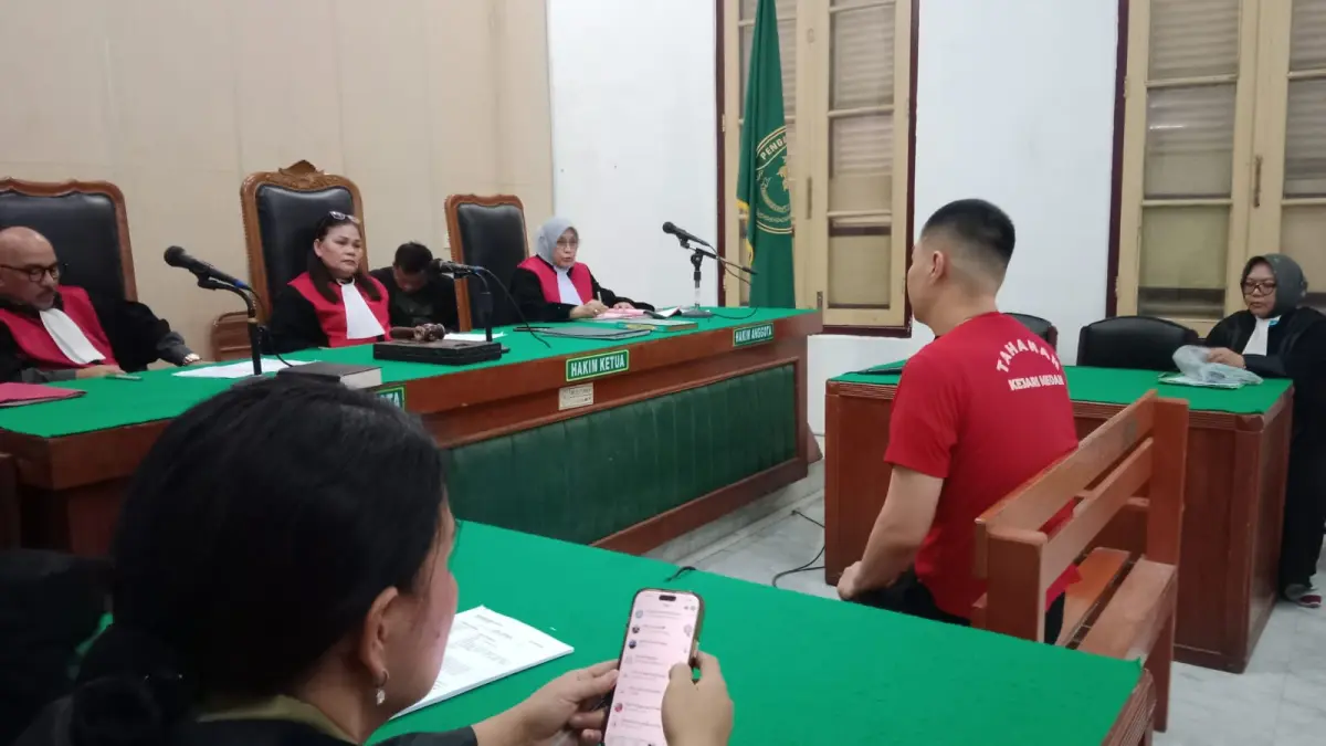 PUTUSAN: David Chandra terdakwa kasus pembunuhan, menjalani sidang putusan di PN Medan, Kamis (4/6/2026). (Dok: Gusman/Sumut Pos)
