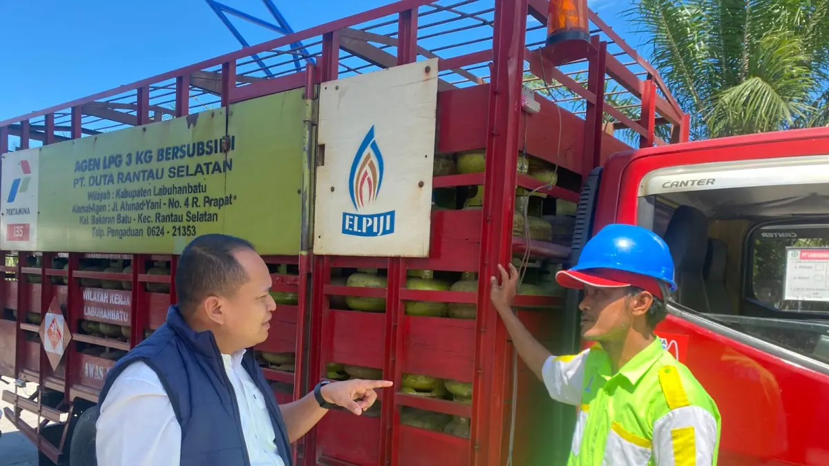 Sat Reskrim Polres Labuhanbatu melakukan sidak ke SPBE Pertamina PT Lobusona Perdana Tri Jaya di Jalan H Adam Malik, Rantauprapat (fajar/Sumut Pos)