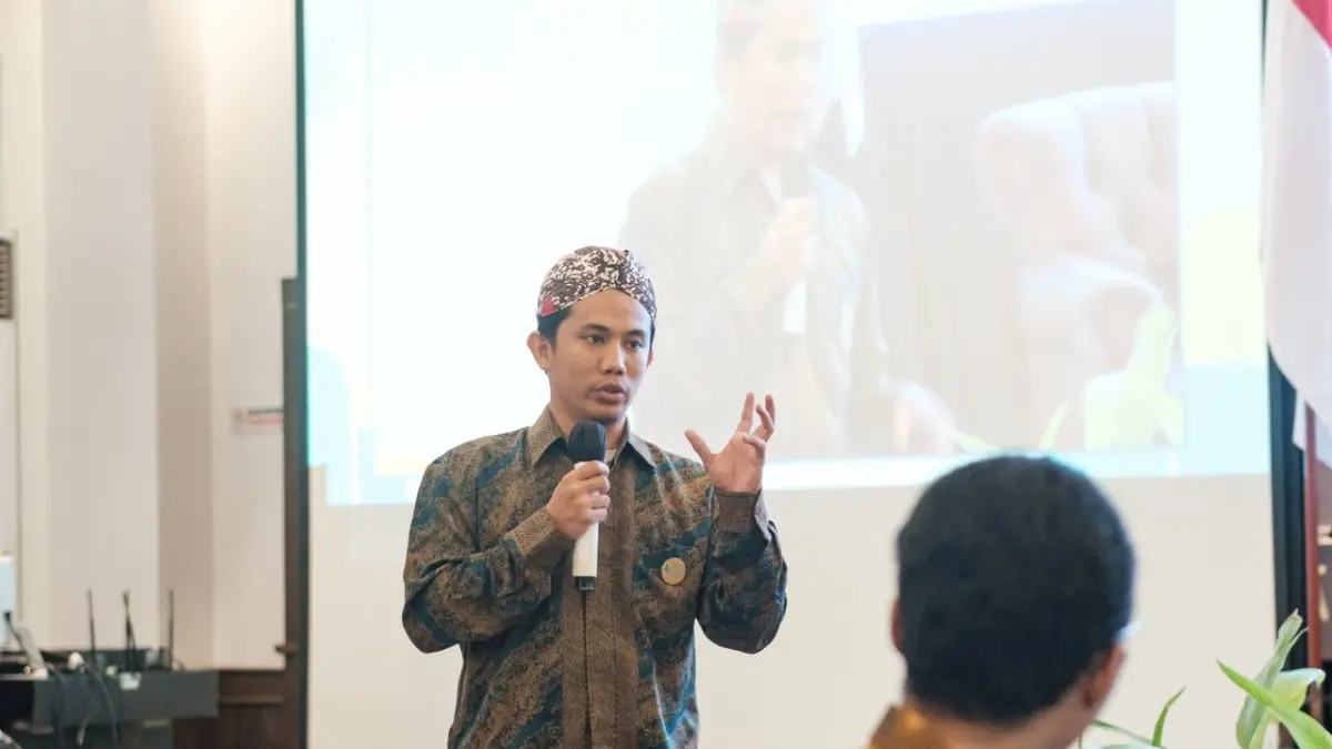 Associate Professor Muh. Akbar Bahar, Ph.D., saat mempresentasikan penelitiannya pada ajang International Society for Pharmacoeconomics and Outcomes Research (ISPOR) Europe 2025 di Glasgow, Skotlandia. (foto :SGM)