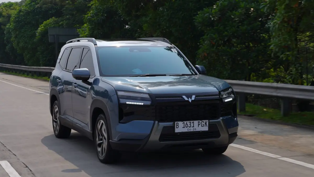 Wuling Eksion saat diuji coba oleh awak media melintas di Tol Cipali, Jawa Barat (3/6/2026). (Dok Wuling)