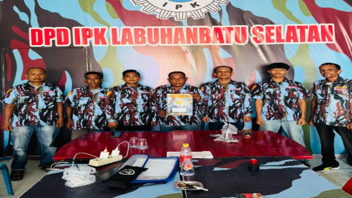 Pengurus PAC IPK Kotapinang diabadikan usai dilantik. (Mitra Harahap/Sumut Pos)