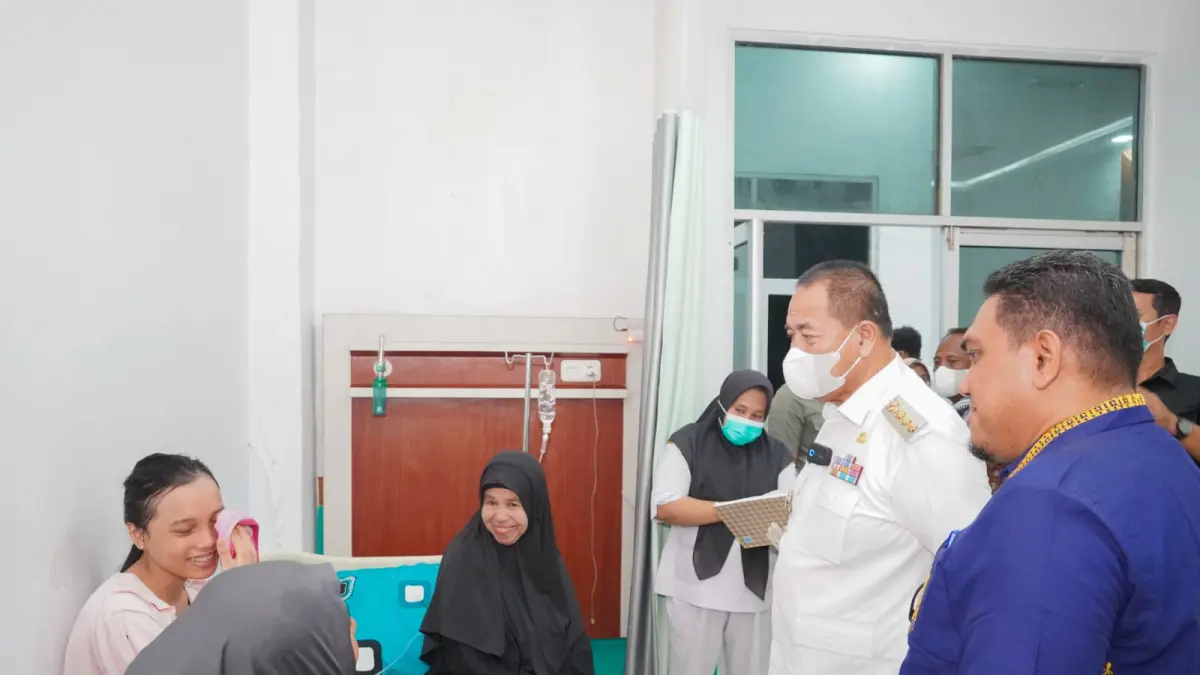 TINJAU: Bupati Batu Bara Dr H Baharuddin Siagian menininjau RSUD H. OK Arya Zulkarnain, di Desa Kuala Gunung, Kecamatan Datuk Lima Puluh, Kamis (04/06/2026). (Dok: KomimfoBatubara)
