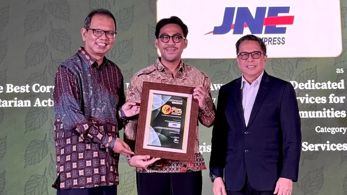 JNE meraih penghargaan bergengsi pada ajang Indonesia Corporate Social and Environmental Responsibility Awards 2026 pada (4/6/2026) &nbsp;Foto : JNE.