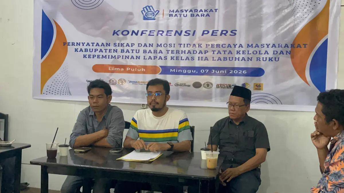 Koordinator forum, Syahnan Afriansyah didampingi  Praktisi Hukum Romauli Damanik, SH, MH  saat digelar konferensi pers, Minggu (7/6/2026) di Partners Coffee, Kecamatan Lima Puluh.Batubara.(Liberti H Haloho/Sumut Pos)