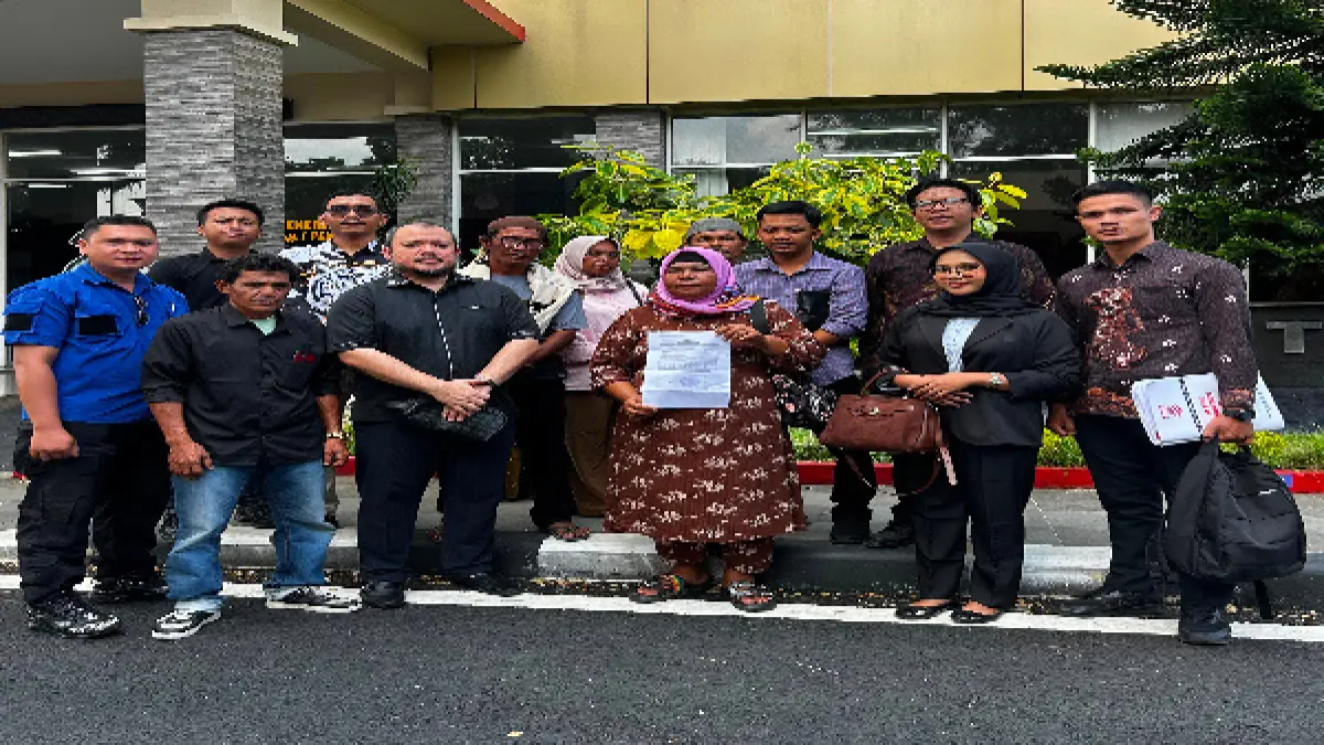 Tim Kuasa Hukum dari Jordan Sitepu and Partners Law Firm saat mendampingi korban penipuan melapor ke Polda Sumut. (/Dokumen Pribadi/Sumut Pos)