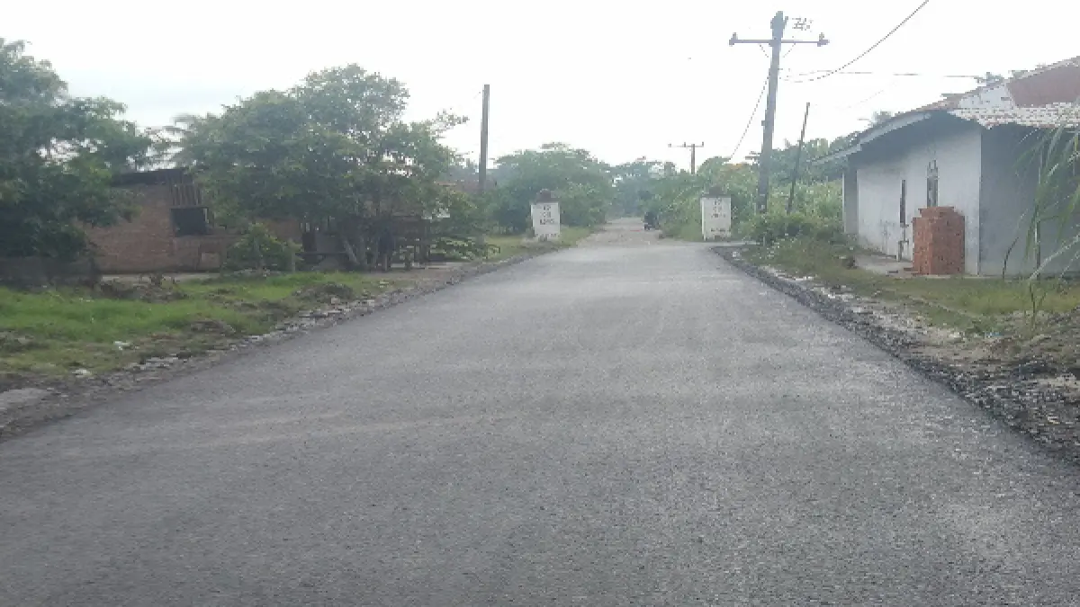 Kondisi jalan Dusun IV Sei Mulio, Desa Sei Bamban, Kecamatan Sei Bamban setelah  di aspalhotmix. ( Fadly/Sumut Pos)