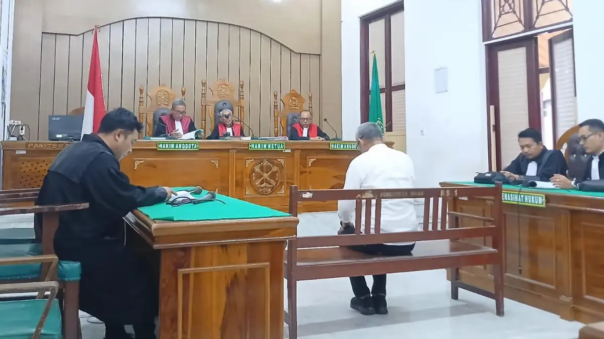 KORUPSI: Eslo Simanjuntak terdakwa korupsi penguasaan aset PTPN IV Regional II, menjalani sidang tuntutan di Pengadilan Tipikor Medan, Senin (8/6/2026). (Dok: Gusman/Sumut Pos)

