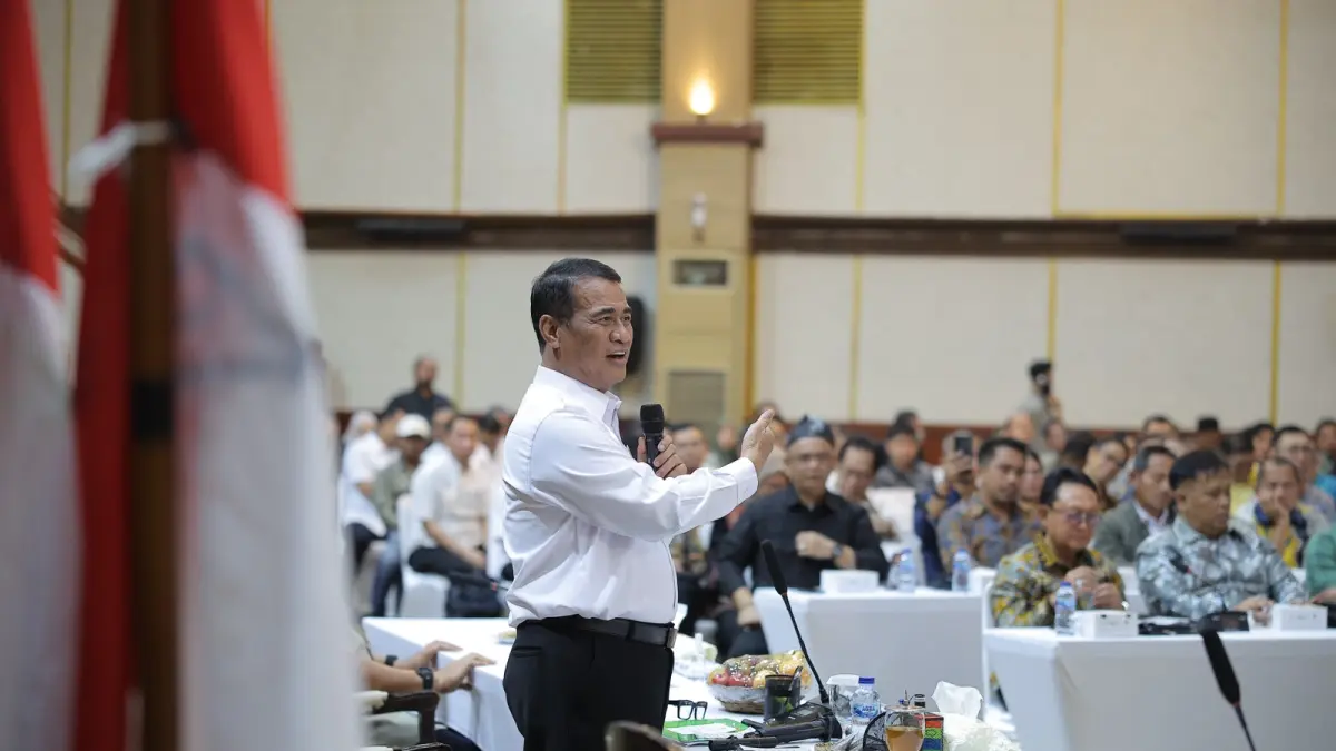 Mentan Amran memimpin rapat koordinasi pengembangan dan stabilisasi harga TBS kelapa sawit di Kantor Pusat Kementerian Pertanian, Jakarta, Senin (8/6/2026).(Foto : Kementan)