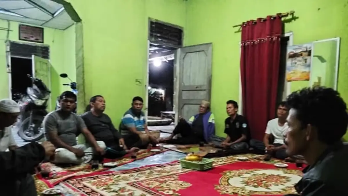 Rapat mediasi pembangunan Kopdes Merah Putih digelar sebagian masyarakat desa Padang Matinggi, pada Senin 8 Juni 2026. (Mitra Haharap/Sumut Pos)