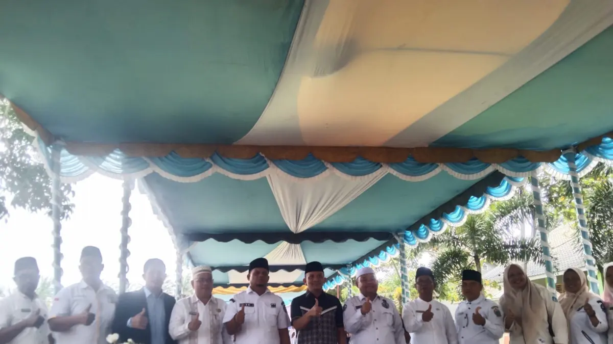 Anggota DPRD Propinsi Sumut, H.Tondi Roni Tua S.Sos saat mengunjungi SMKN 1 Barumum, Rabu 10 Juni 2026. (Mitra Harahap/Sumut Pos)