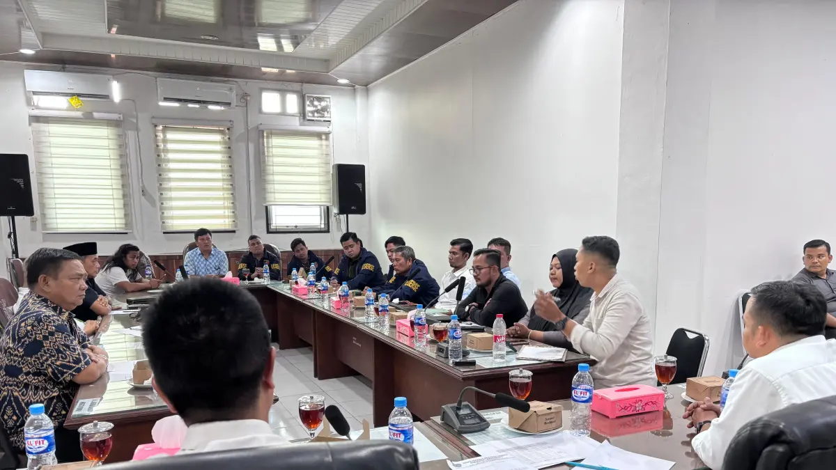 Komisi I DPRD Labuhanbatu menggelar RDP terkait dugaan pelanggaran prosedur dalam penarikan kendaraan yang dilakukan pihak leasing (Fajar/Sumut Pos)