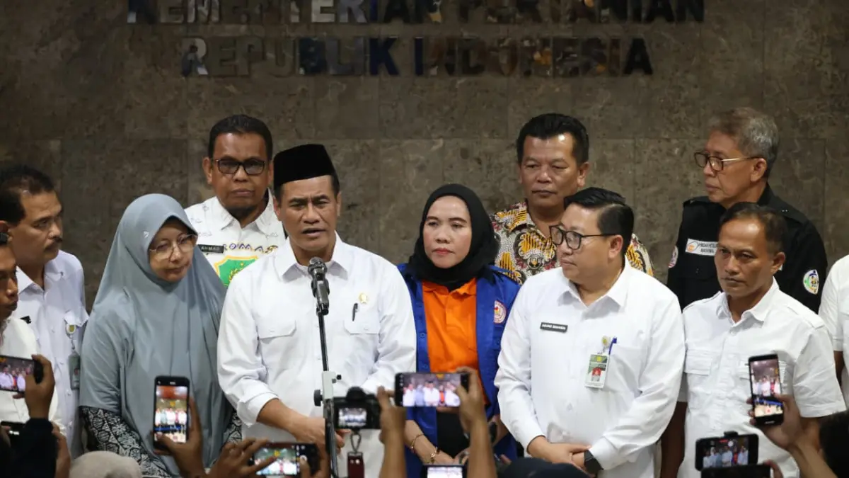 Mentan Amran saat menerima audiensi peternak petelur rakyat dari seluruh Indonesia di Kantor Pusat Kementerian Pertanian, Selasa (9/6/2026)(Foto: Kementan)