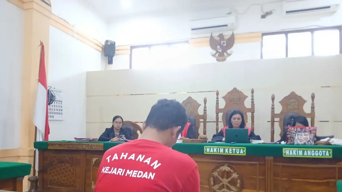 SATWA DILINDUNGI: Obet Tarigan terdakwa kasus perdagangan satwa dilindungi, menjalani sidang putusan di PN Medan, Rabu (10/6/2026). (Dok: Gusman/Sumut Pos)
