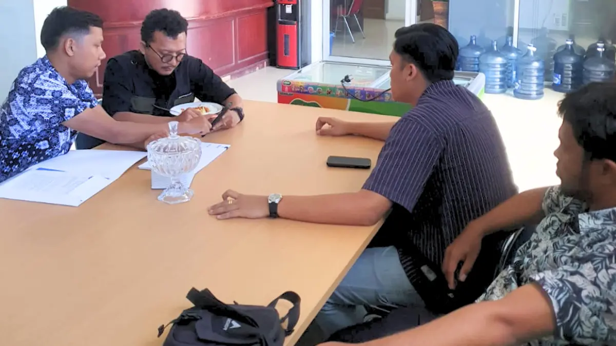 SOSIALISASI: Petugas Imigrasi Medan saat sosialisasi APOA ke perusahaan yang menggunakan tenaga kerja asing (TKA). (Dok: Imigrasi Medan)