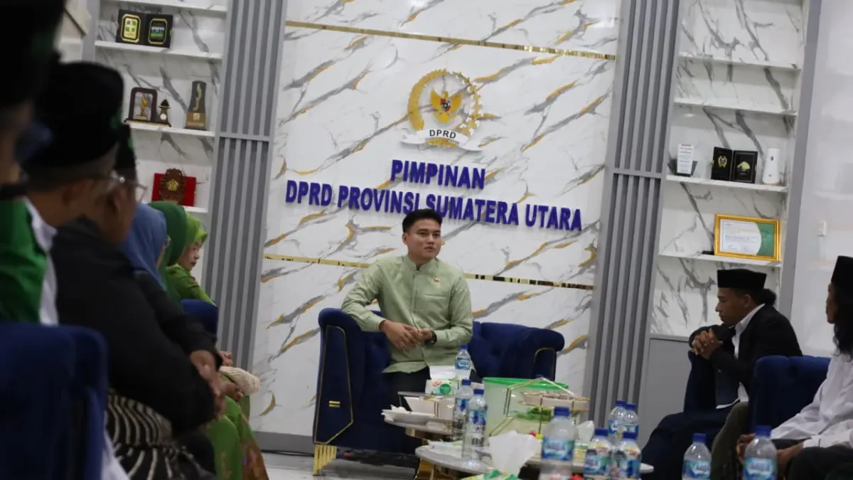 
Wakil Ketua DPRD Sumut, Ricky Anthony saat menerima kunjungan silaturahmi PCNU Langkat. (Foto dari Humas Ricky Anthony/Sumut Pos)