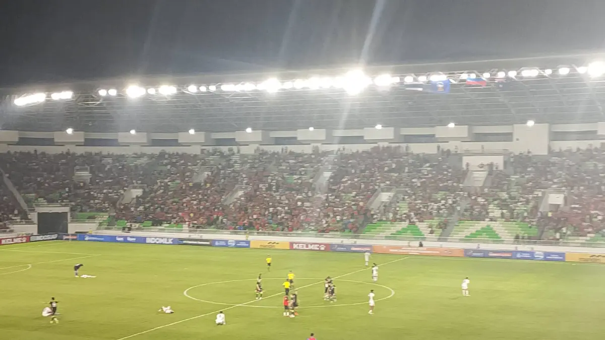 AFF U-19: Timnas Indonesia U-19 melawan Timnas Australia U-19 pada semifinal Piala AFF U-19 2026 di Stadion Utama Sumatera Utara. (Dok: Ihsan Syahreza/Sumut Pos) 