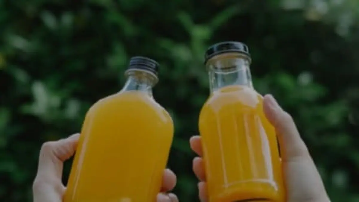  ilustrasi, air atau jamu kunyit asam memiliki banyak khasiat, tidak sekadar meredakan nyeri haid. (pexels.com)
