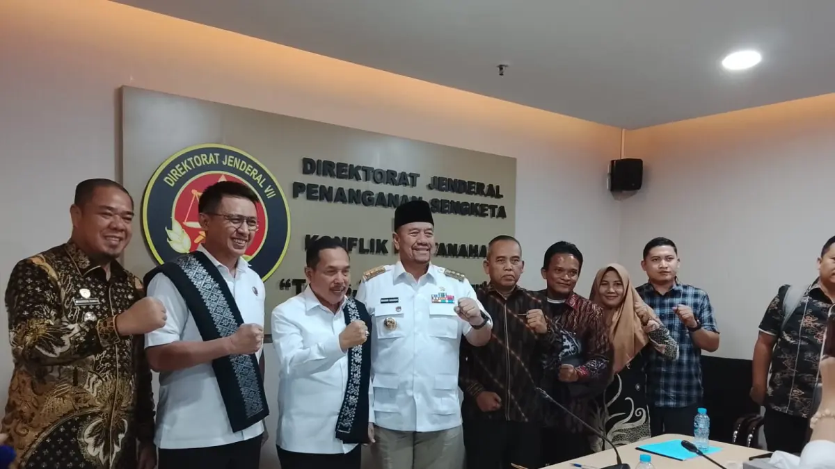 Bupati Batubara Dr. H. Baharuddin Siagian, S.H., M.Si. dan Ketua Pansus PAD DPRD Batubara H. Rohadi, S.P., M.H. mengelar pertemuan strategis dengan Dirjen Penanganan Sengketa dan Konflik Pertanahan II Ijas Tejo Priyono, S.H.,dan jajaran Kementerian ATR/BPN RI, di Kantor Direktorat Jenderal Penanganan Sengketa dan Konflik Pertanahan, Kecamatan Kebayoran Baru, Kota Jakarta Selatan. (Kominfo Batubara/Sumut Pos)