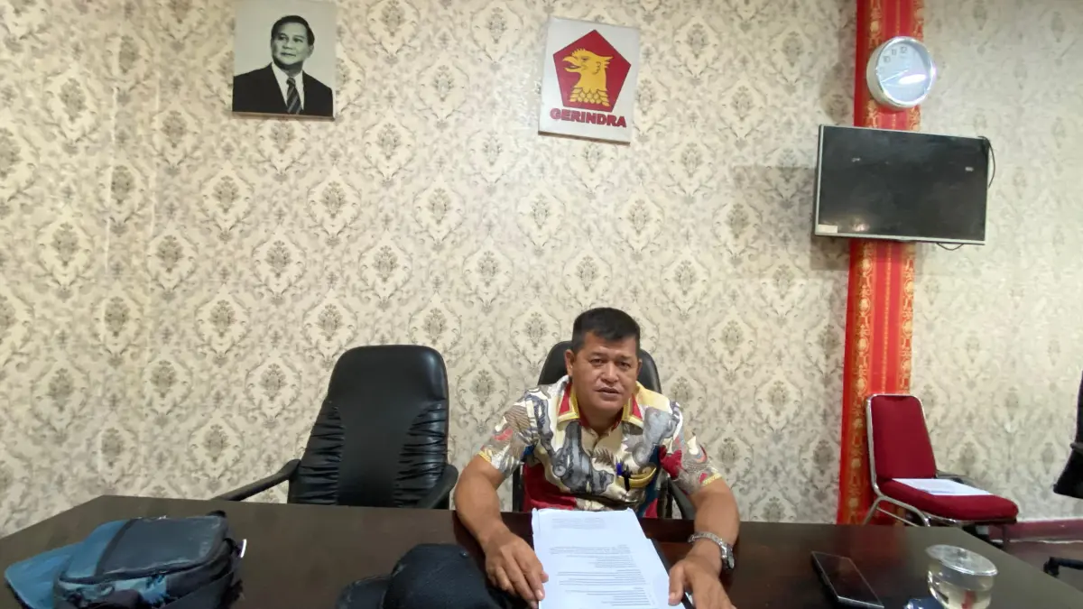 Anggota DPRD Deliserdang Paian Purba saat memberikan keterangannya.(Batara/Sumut Pos)