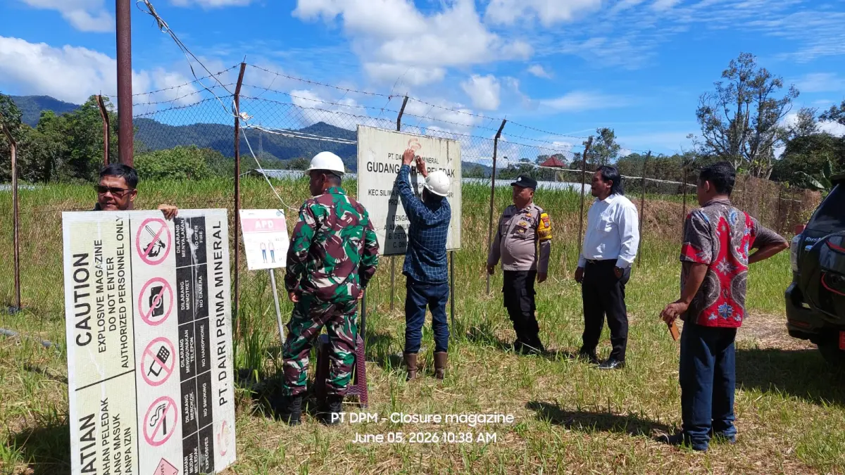  PT Dairi Prima Mineral disaksikan Unsur Forkopinca Silima Pungga-Pungga, perwakilan Polres Dairi serta pemangku kepentingan menutup gudang handak yang sebelumnya berada di Dusun Sipat, Desa Longkotan, Jumat (5/6/2026). (RUDY SITANGGANG/SUMUT POS)