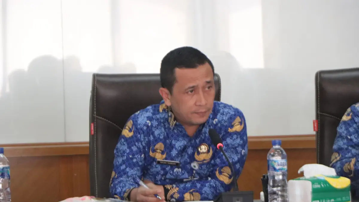 Sekda Paluta Patuan Rahmad Syukur P.Hasibuan saat sedang rapat koordinasi lintas sektor persiapan PRSU ke 50 , Kamis 11 Juni 2026. (Mitra Harahap/Sumut Pos)