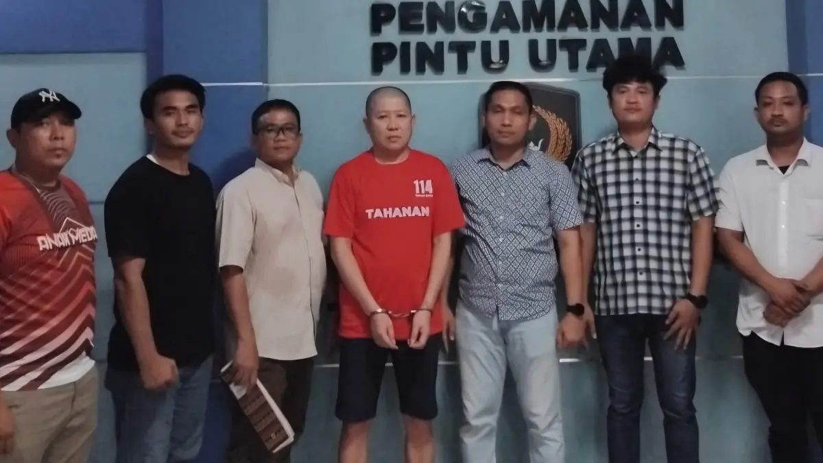 TAHAN: Kejari Medan tahan eks Dirut PT GKS berinisial S alias Acai, atas kasus dugaan penggelapan, Jumat (11/6/2026). (Dok: Kejari Medan)