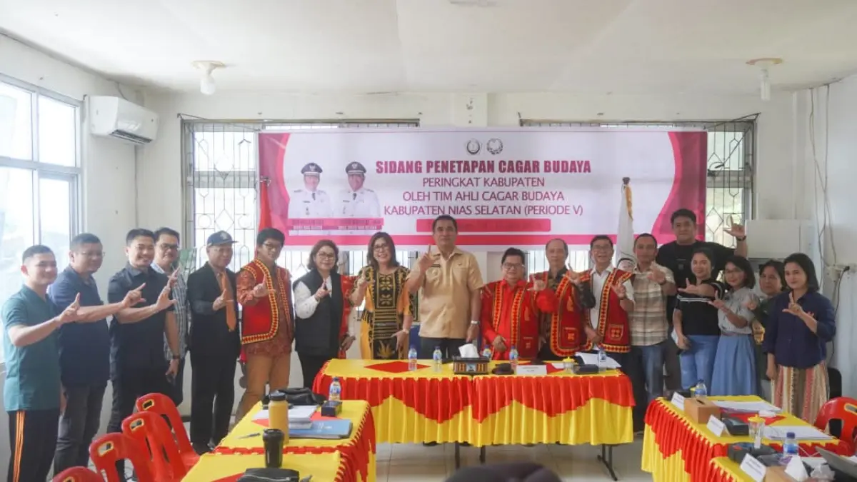 Wabup Nisel, Yusuf Nache foto bersama dengan TACB beserta Kadis Pariwisata dan jajarannya. (Dok Eriusman Duha/Sumut Pos)