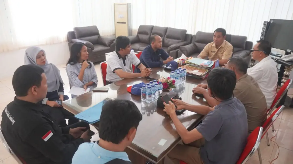 PIMPIN: Wabup Nisel, Yusuf Nache saat memimpin rapat koordinasi.(Dok: Eriusman Duha/ Sumut Pos)
