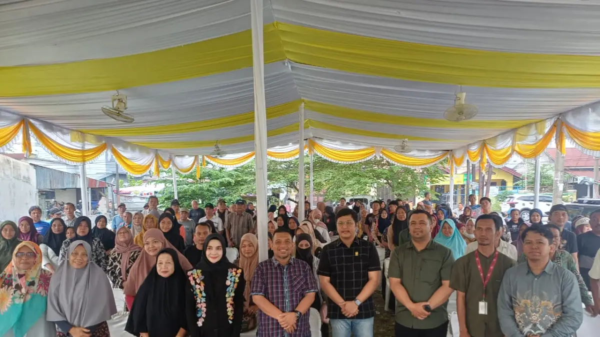
Anggota DPRD Kota Medan dari Fraksi Partai Golkar, dr Dimas Sofani Lubis saat menggelar Sosialisasi Perda No.4 Tahun 2012 di Kelurahan Tanjungsari, Medan Selayang, Minggu (14/6/2026). (Markus Pasaribu/Sumut Pos) 